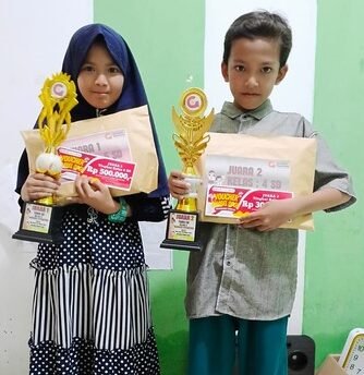 Ketika Angka Berbisik dan Partikel Bernyanyi: Mahkota Kemenangan Diraih oleh Para Penakhluk Ilmu Cilik
